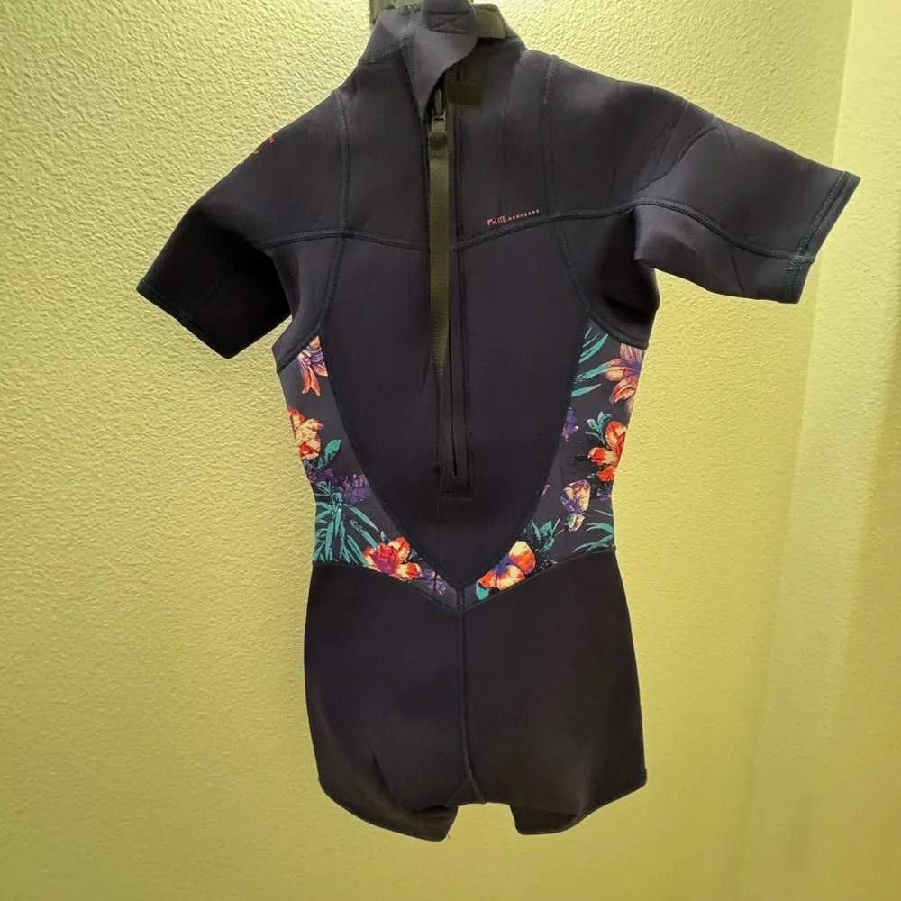 Water Sports Girls Wetsuit Roxy Shorty Size 14g. 2mm. Like NEW